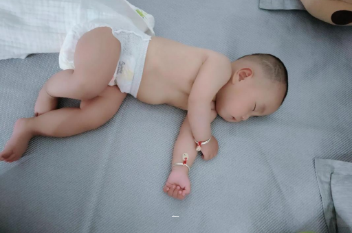 肥城宝宝总是摇头怎么回事